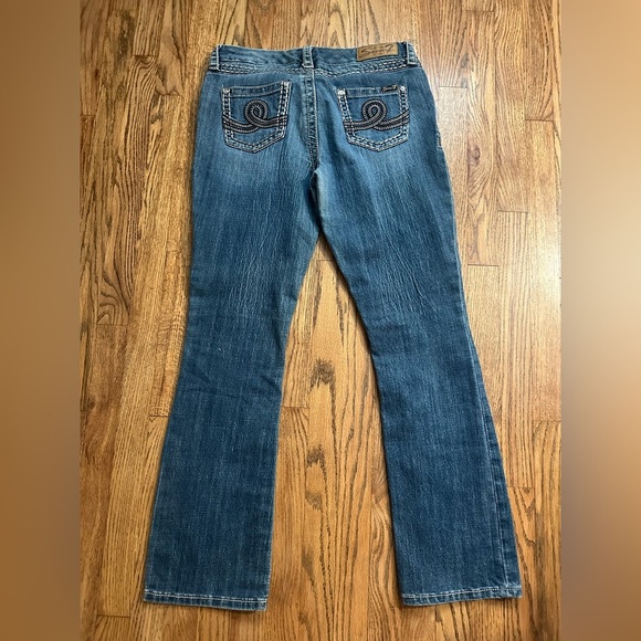 Seven7 Low Rise Boot Cut Jeans Blue Medium Wash Whiskered Stretch Pockets Denim - Picture 10 of 13